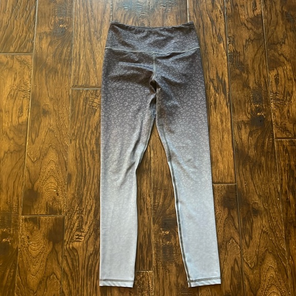 Zyia Active light and tight Ombré Animal print leggings, size 2 - Picture 2 of 6